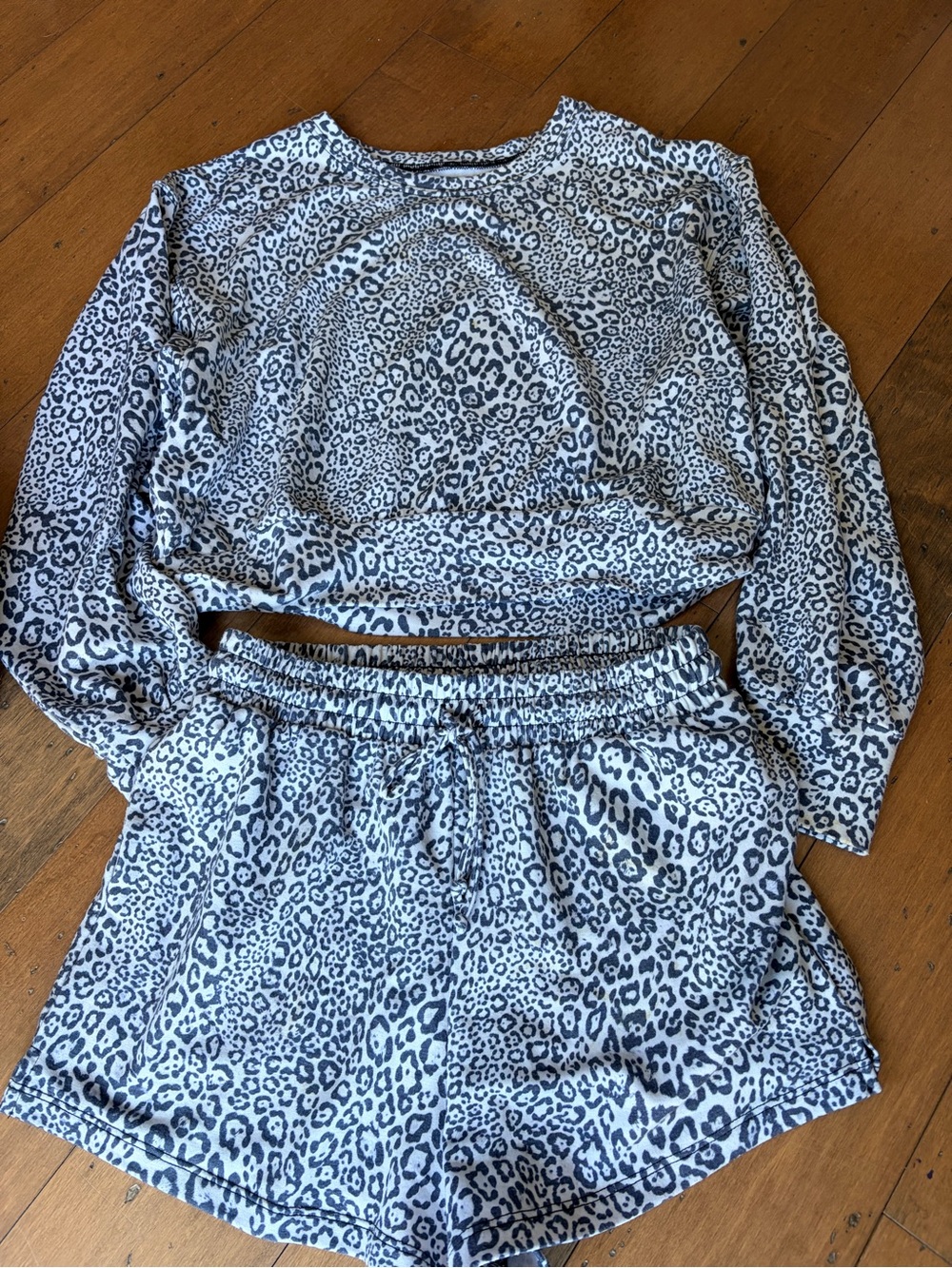 Onzie White and Black Leopard Print Women's Shorts Set Small After Yoga